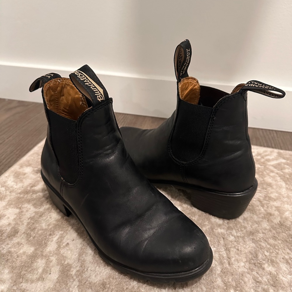 Black Blundstone Chelsea Boots. Great condition, just too small for me.